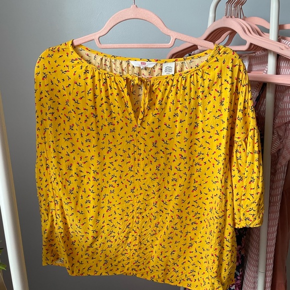 Levi's Tops - Levi’s top